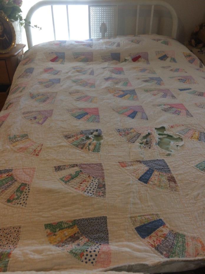ANTIQUE HAND STITCHED CUTTER QUILT, FAN DESIGN 74 X 86 - VERY OLD