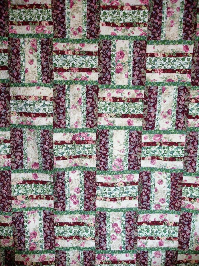 Q17 Hand Crafted Patchwork Quilt, Log Cabin Variation, Machine Quilted, 84X88 in