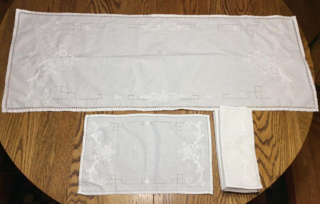 Vintage Linen Embroidered Napkins (8) & Table Runner - Very Pretty!