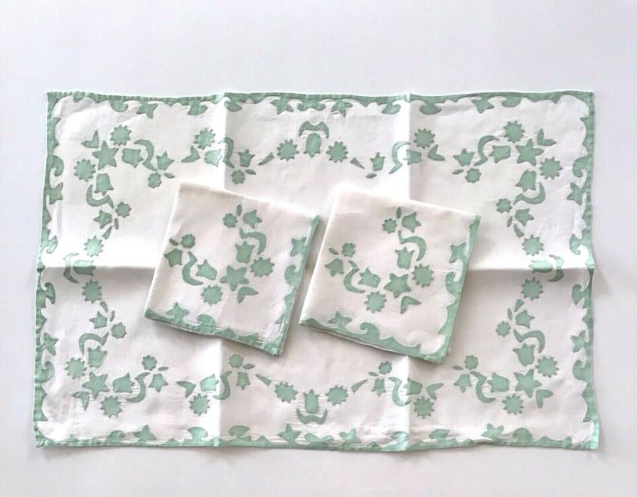 Lovely Vintage Madeira Embroidered Applique Napkins (2) and Placemat