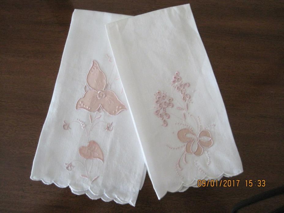 SET  OF  2    EMBROIDERY  AND  APPLIQUE  GUEST  HAND TOWELS