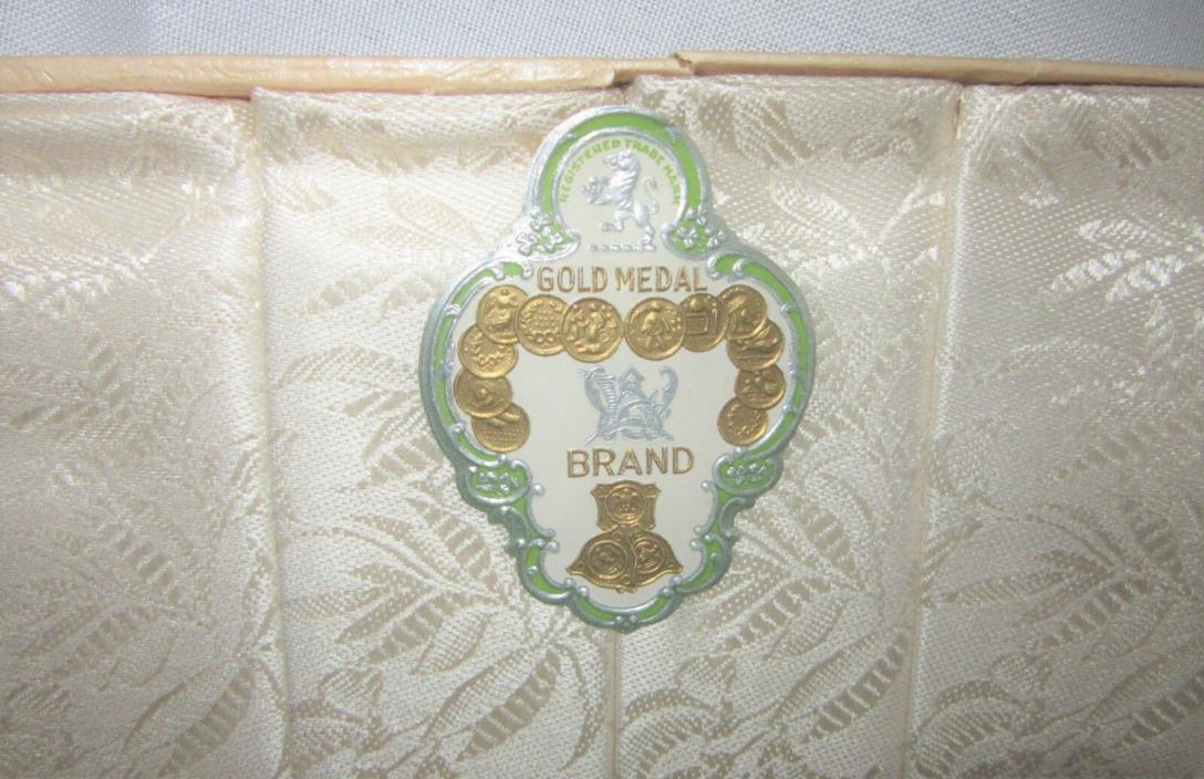 Six Gold Medal Made in Ireland Vintage Napkins 14