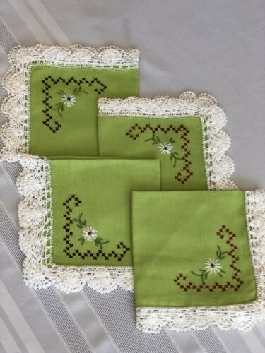 Embroidered White Daisy On Spring Green Linen 4- Napkins -1.5” Crochet Edges VTG