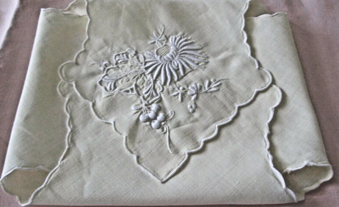 vintage Madeira-style basket liner, pale yellow linen w detailed embroid. 22