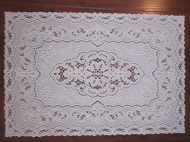 VINTAGE RUBBER LACE DOILY / TABLE SCARF