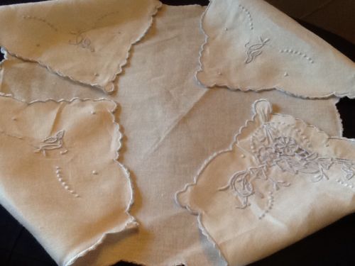 Vintage Dinner Roll Basket Liner With Lovely Embroidery