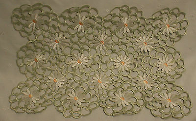 LOVELY DELICATE PASTEL COLORED DAISY DOILY/PLACEMAT