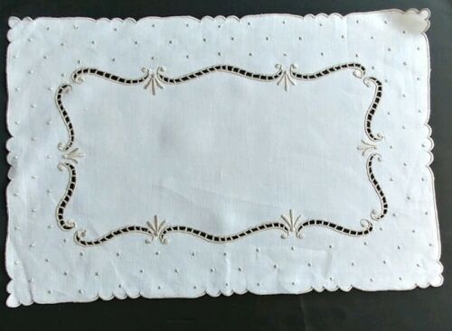 Vintage Madeira Embroidered Linen Tray Cloth Placemat Doily  17