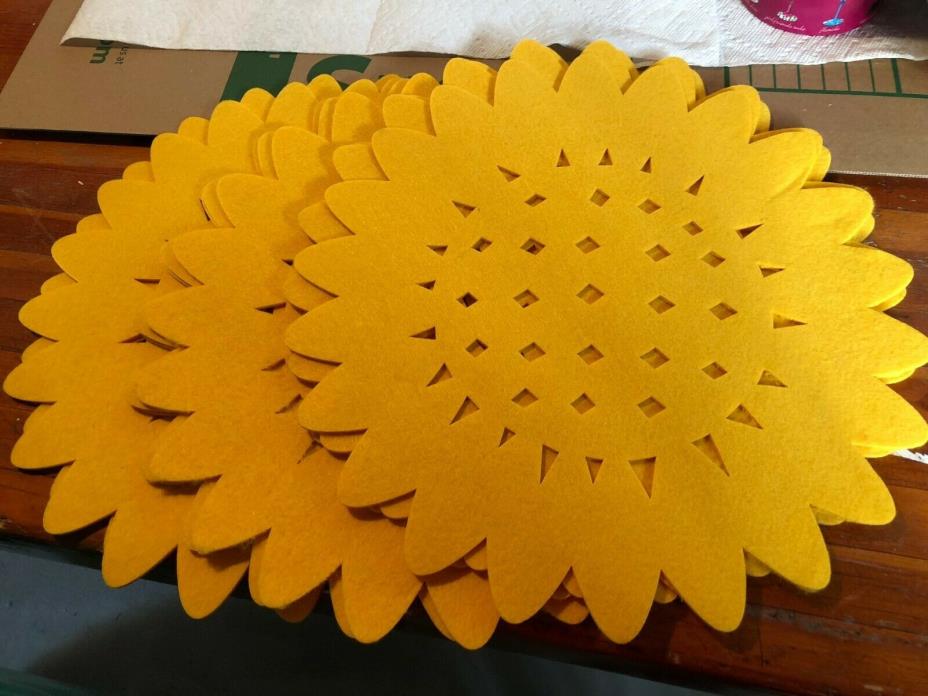 Sumflower Shape Placemats.....  Set of 6!    Brand New condition!