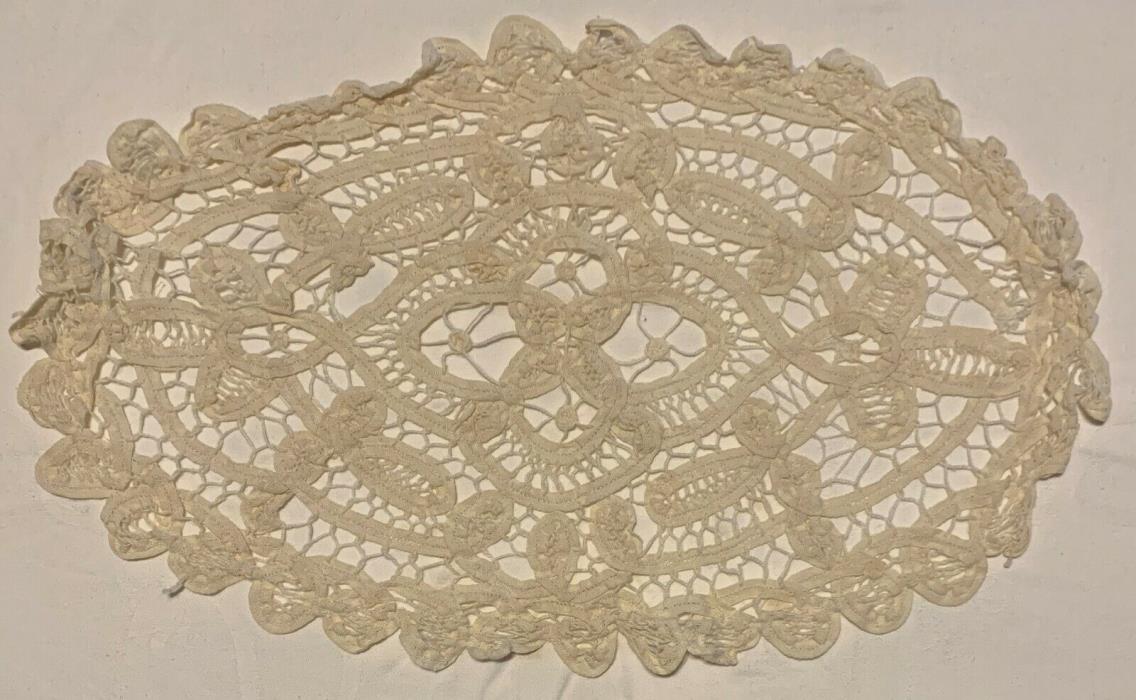Vintage Table Runner Doily Off White Oval 16-1/2 x 10 Kitchen Dining Room 16