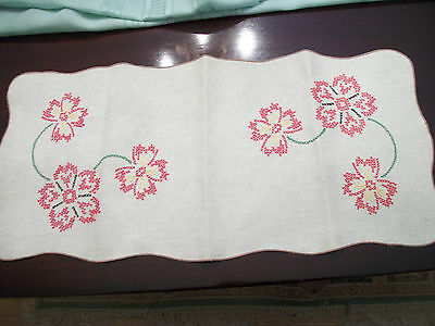 Vintage 1950's Hand Embroidery Cotton Table Scarf 31