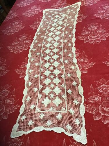 Vintage Hand Crocheted Floral Table Runner Vintage Flower Lace Doily 14 X 46”