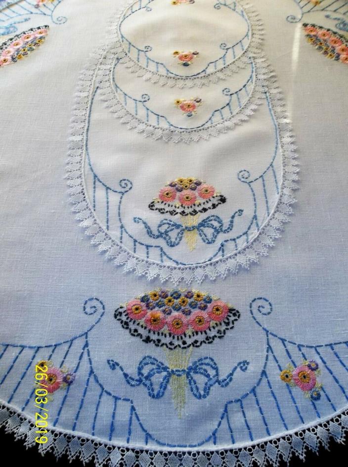 VINTAGE EMBROIDERED TABLECLOTH/DOILY SET FEEDSACK FLOWERS 4 PCS EVC