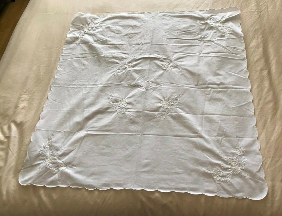 White tablecloth 31 inch  with embroidery & scalloped edges EUC ships free