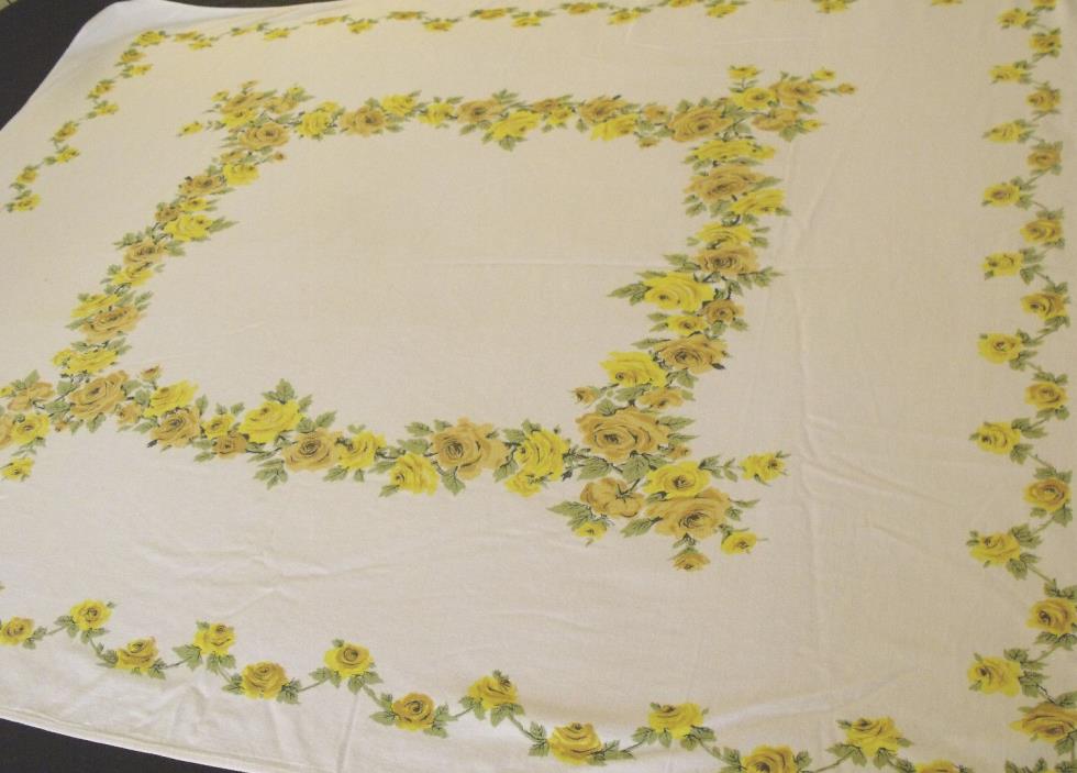 Vintage Cottage Chic MCM Yellow Amber Roses Retro Tablecloth Green White 38