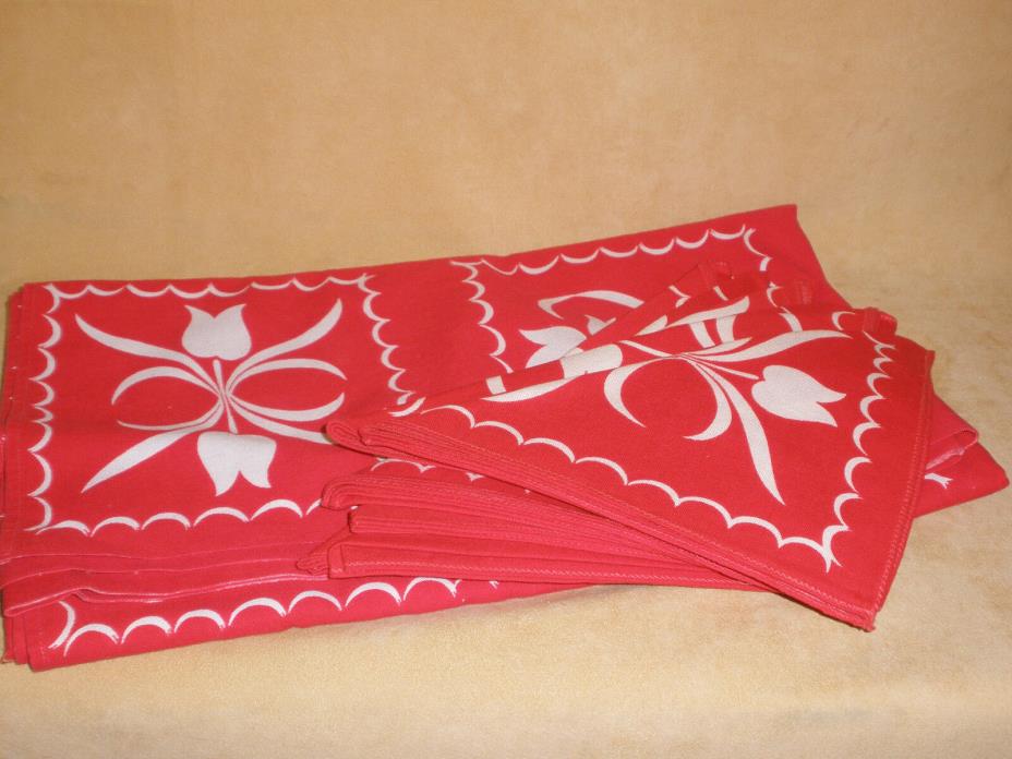 Red & White Tulip Design Tablecloth w/ 6 Napkins - Never Used