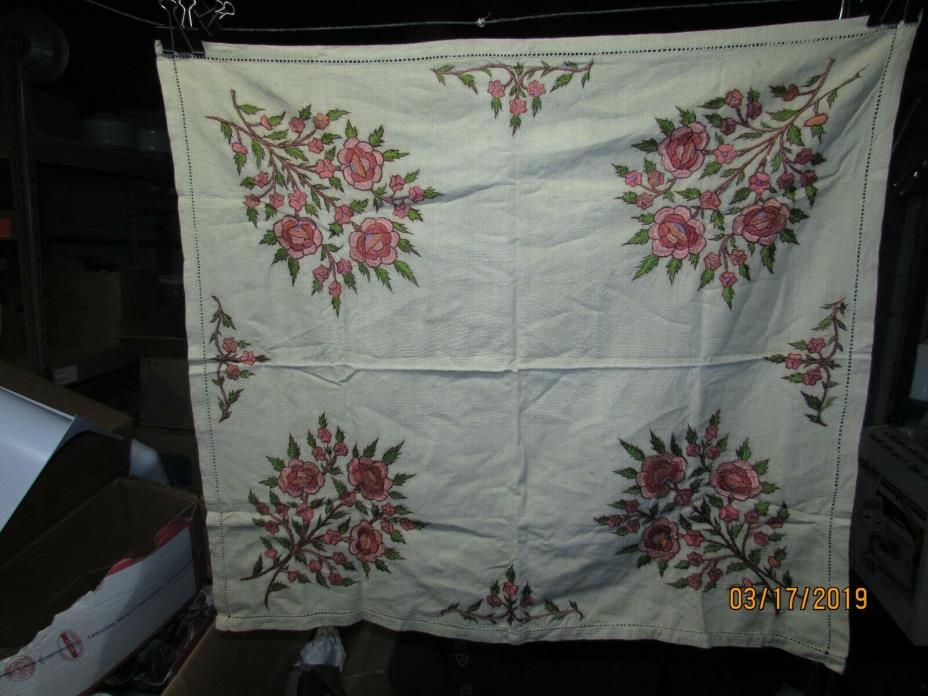 HAND NEEDLEWORK STITCHED ROSES PATTERN SMALL TABLECLOTH 32X29 PICS