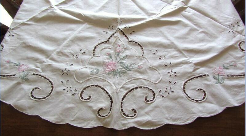 vintage COTTON IMPERIAL ELEGANCE ROUND TABLECLOTH eyelet lace EMBROIDERED ROSES