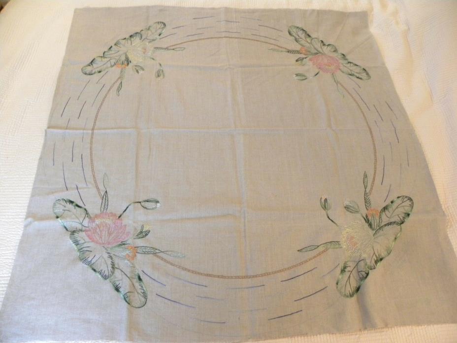 VINTAGE EMBROIDERED WATER LILY LINEN TABLECLOTH 44