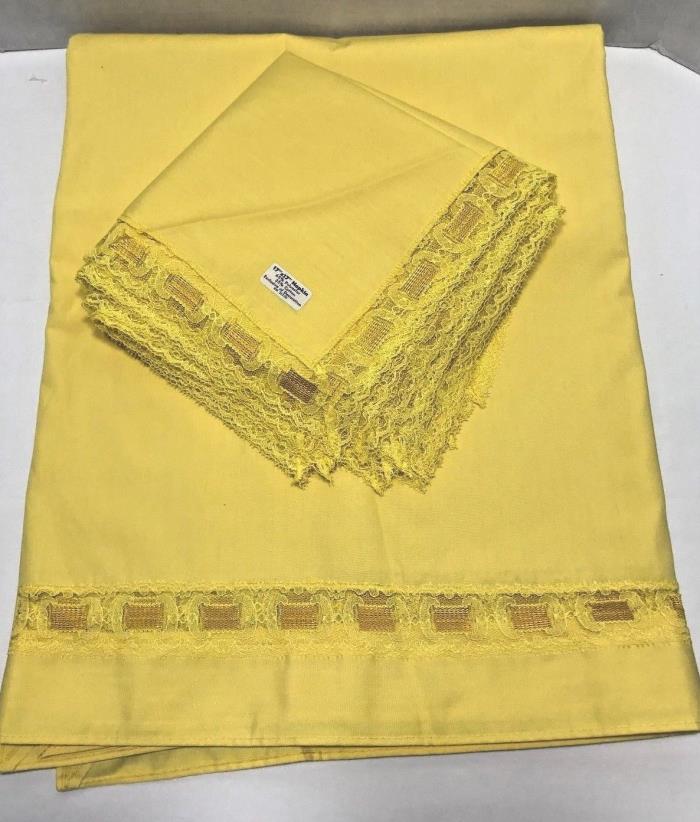 Vintage Lemon Yellow Tablecloth and 12 Napkins w Lace Edge
