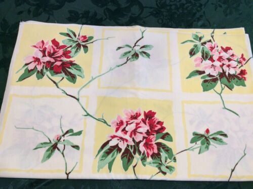 Beautiful Yellow And White Vintage Cotton Rectangle Tablecloth - 53” X 68”