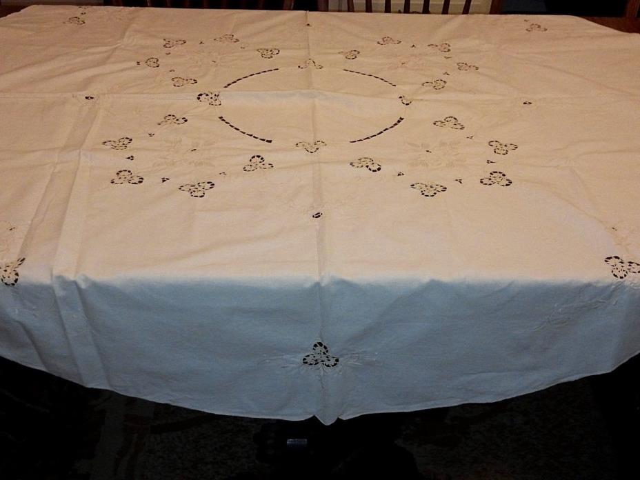 LOVELY VINTAGE OFF WHITE ECRU ROUND CUT OUT LINEN TABLECLOTH 64