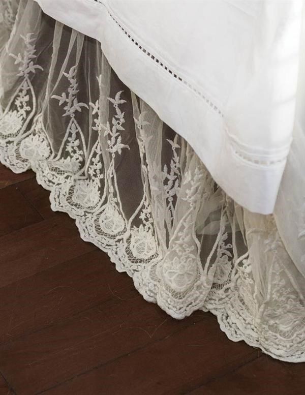 Victorian Trading Co Ivory Lace Bedskirt Queen Size 90x90