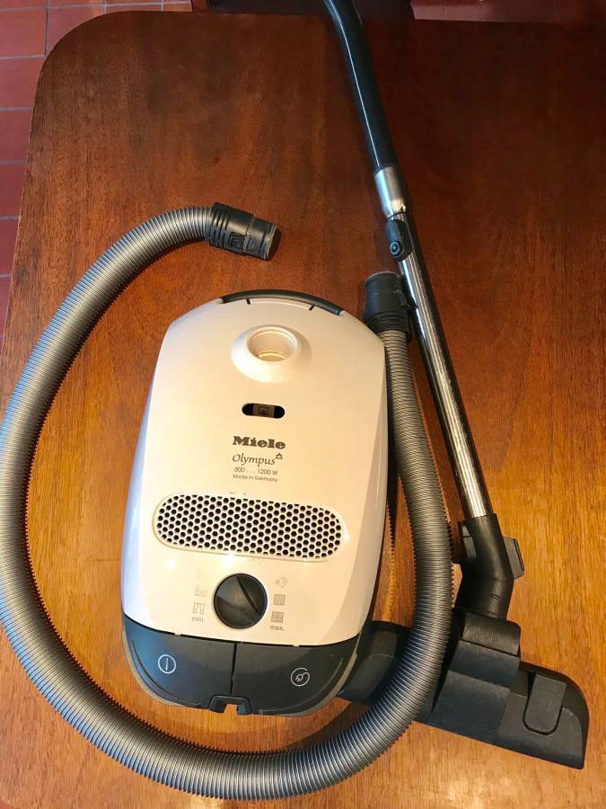 Miele Classic S2121 Olympus Canister Vacuum Cleaner White W/ Brush Head & Bags