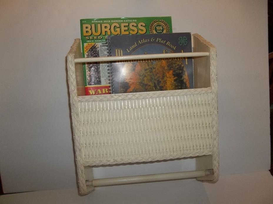 AMAZING VINTAGE WICKER BATHROOM WALL MAGAZINE RACK TOWEL HOLDER READY TO HANG