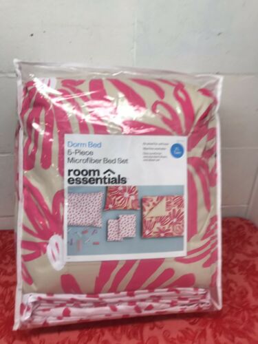 New Room Essentials Dorm Bed 5-Piece Set, White And Pink, Twin XL