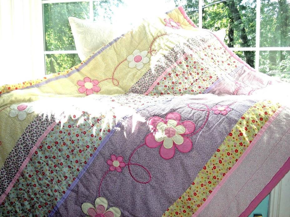 Pink Purple Yellow FLORAL Twin Size PATCHWORK RIBBON Detailed Quilt Comforter