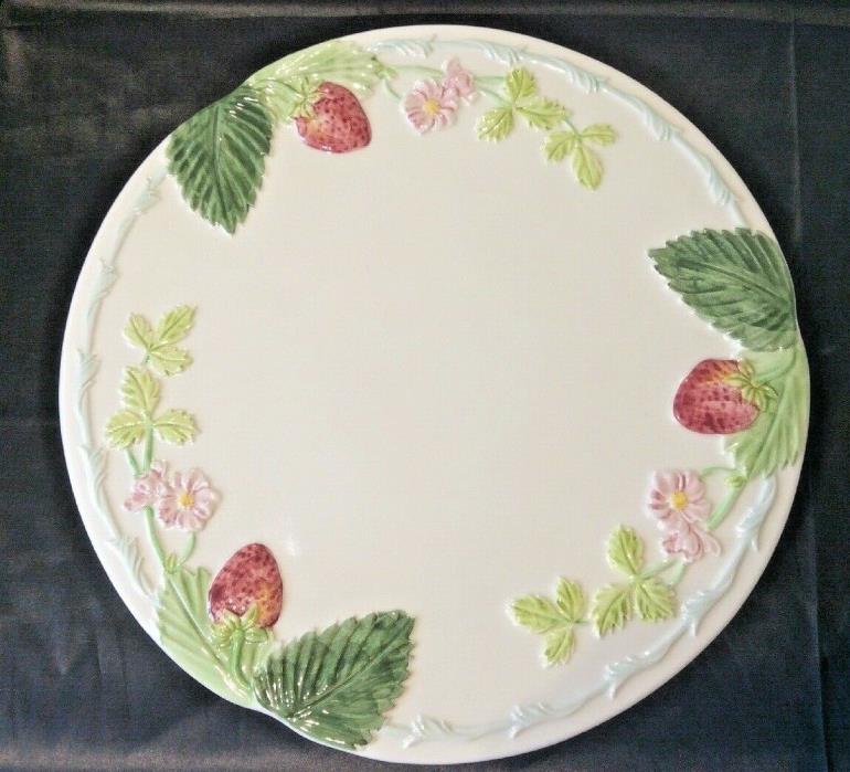 WILLIAMS SONOMA RARE STRAWBERRY CAKE PLATE ON PEDESTAL HAND PAINTED IN ITALY