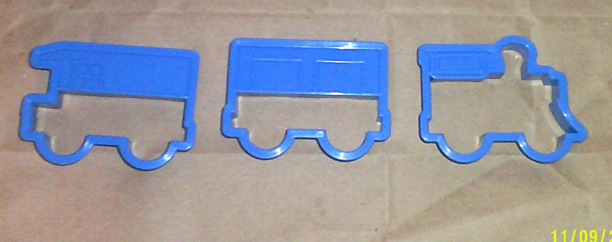 FARBERWARE BLUE  COOKIE CUTTERS TRAIN CABOOSE, ENGINE, CAR