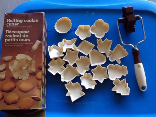 ROLLING COOKIE CUTTER WITH 18 INTERCHANGEABLE CUTTERS NEW IN BOX!!