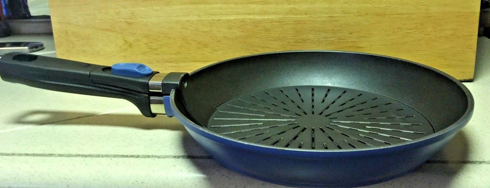 NON STICK DOUBLE LAYER FAT SEPARATOR  FRY PAN/ SKILLET DIE CAST ALUMINUM 11