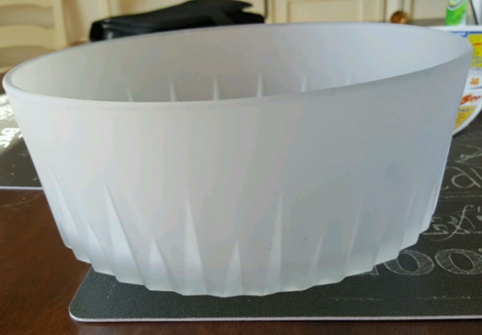 Vintage Arcoroc France Diamond Pattern Starburst Frosted Serving/Fruit Bowl