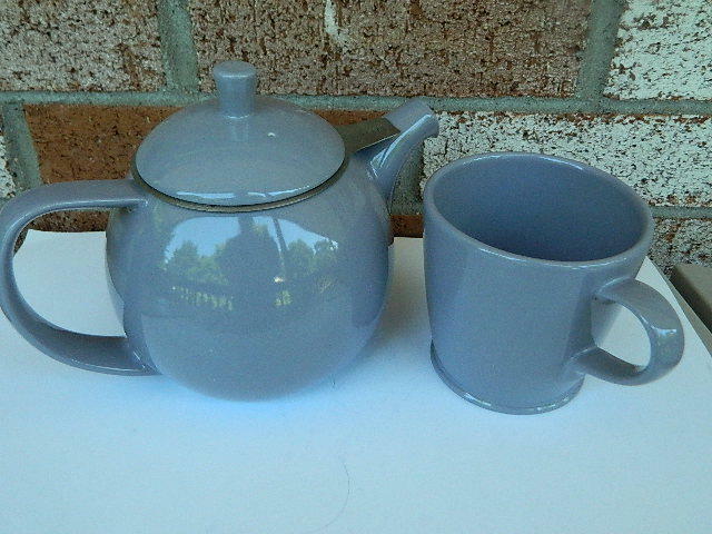 FORLIFE Curve Teapot with Infuser, 45-Ounce, Lilac with matching Tea Cup New!