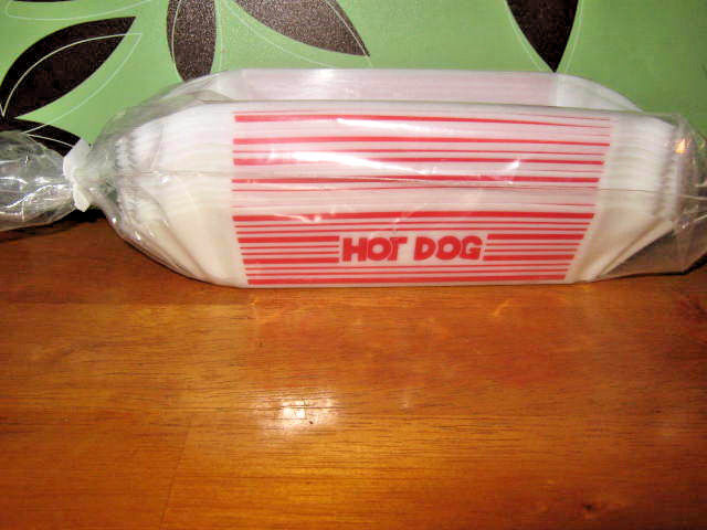 (12) HOTDOG REUSABLE PLASTIC SERVING TRAYS - RED ON WHITE - EXCELLENT