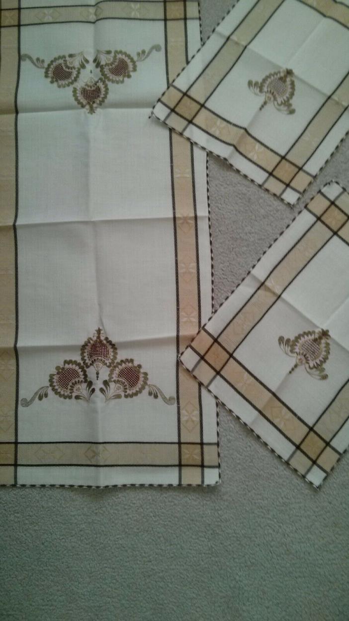 Lot of 3 table napkins, beige with embroidery, new