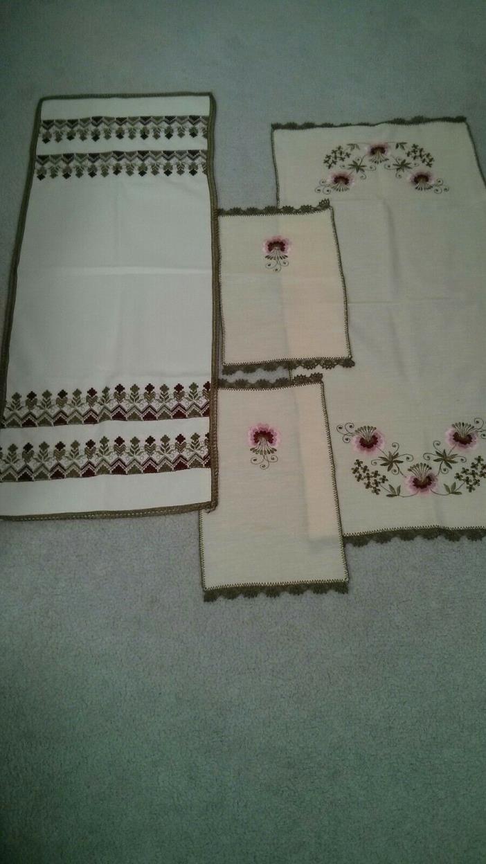 Lot of 4 table napkins, beige, with embroidery, new
