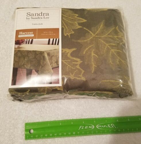 NEW  Sandra by Sandra Lee Harvest Entertaining Green Leaf Tablecloth 60