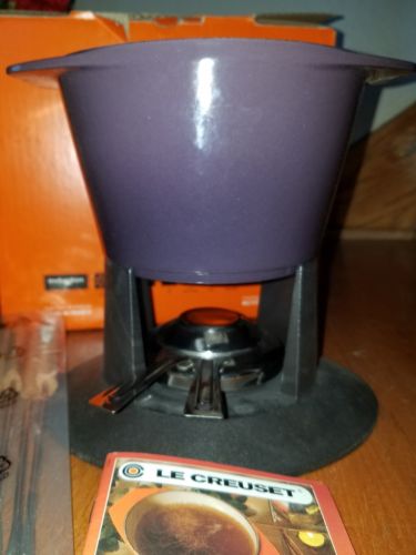 LE CREUSET Cassis/Purple Fondue Set. Cast Iron Enamelware Pot Burner 6 Forks NIB