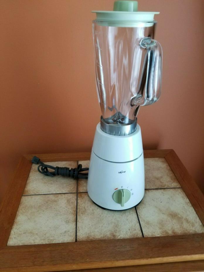 BRAUN KM 32 GLASS BLENDER AND BASE COUNTER TOP