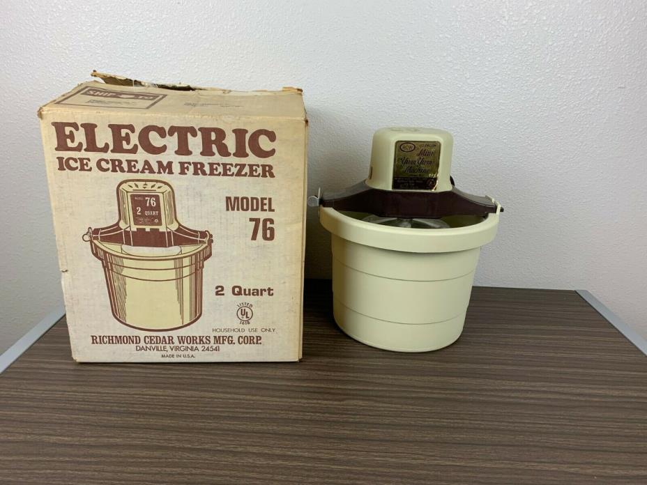 Vintage ELECTRIC ICE CREAM FREEZER Model 76 Richmond Cedar Works 2 QT