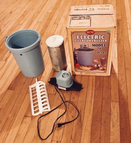 Vintage Richmond Cedar Works 4 quart Model 71- Ice Cream Freezer electric