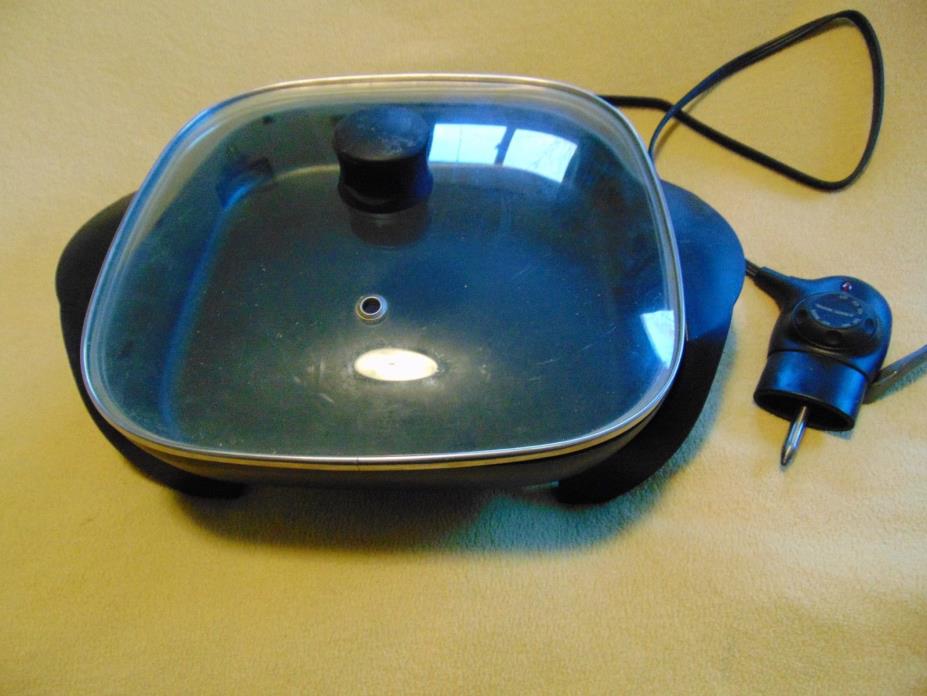 BLACK & DECKER ELECTRIC SKILLET WITH TOP