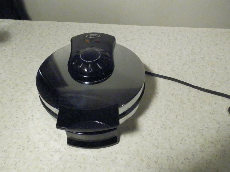 NICE OYSTER WAFFLE MAKER MODEL 3883 BARELY USED !