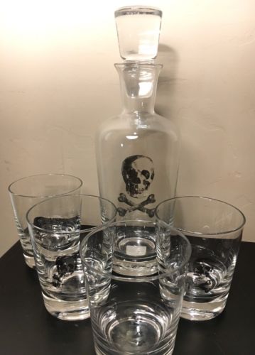 New Decanter And Glass Five Piece Set Skull And Crossbones Pirate Bar Man Cave