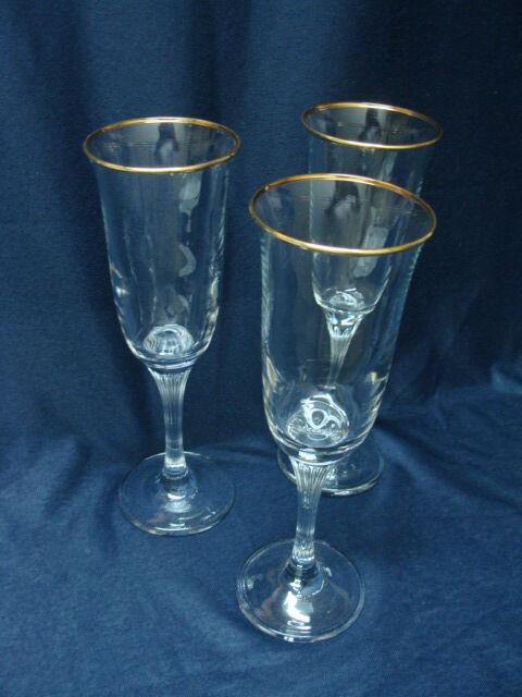 Circleware, Desire Pattern, 3 Champagne Futes Glasses, Gold Trim
