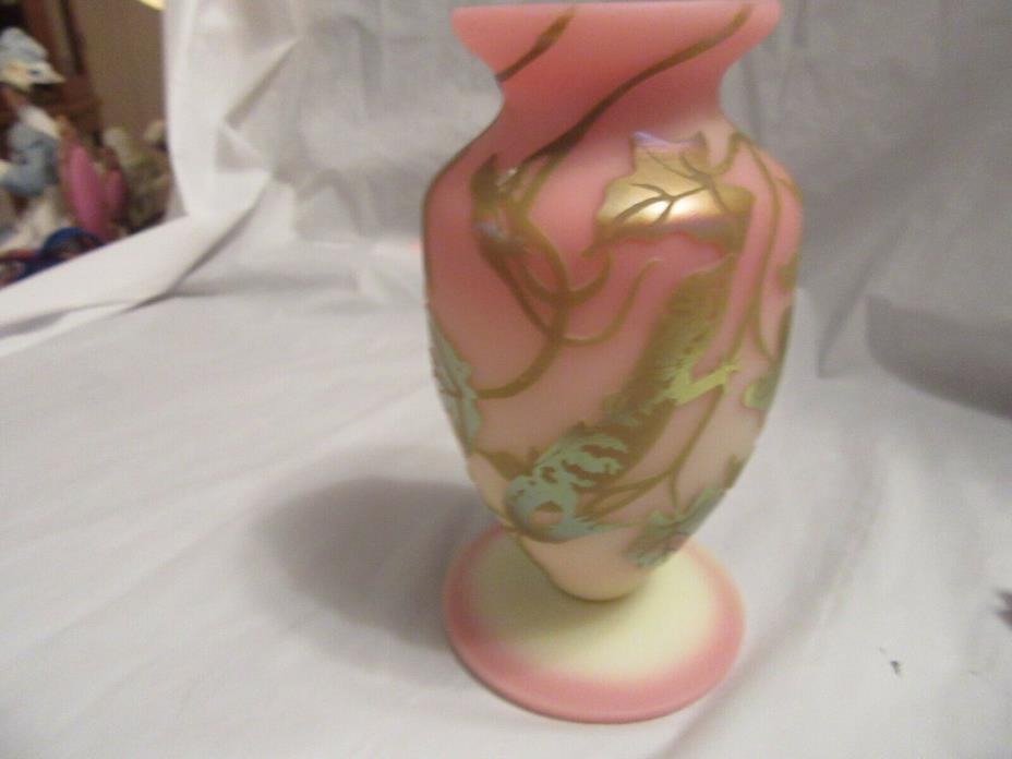 Fenton Camo Vase KesleyBomkamp made iin heaven Iguama pinkgold excellent